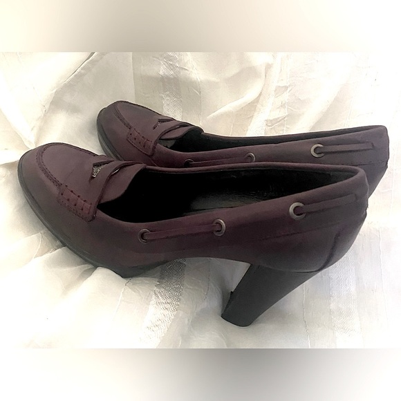 Tod’s Purple Heeled Loafers - Picture 3 of 13